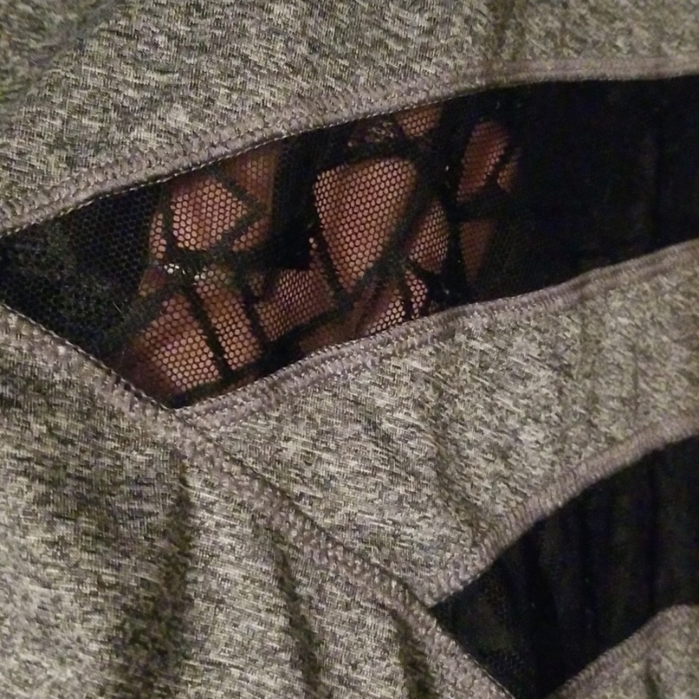 Workout top - Picture 2 of 4